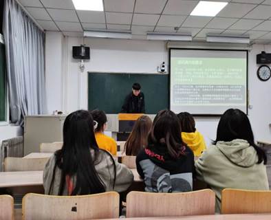 10.28 皇冠正规娱乐平台科学技术协会顺利开展通讯稿写作培训活动